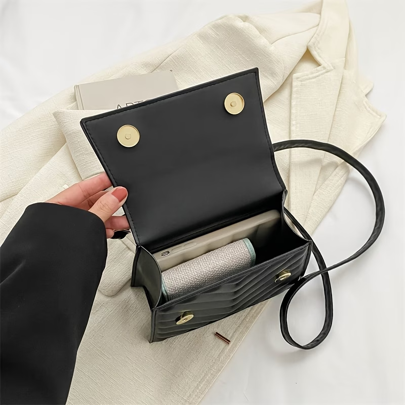 Trendy Chain Bags for Women, New Spring And Summer  Collection, Featuring a Sophisticated Embossed Design, Suitable for Shoulder, Hand, And Crossbody Wear, with Stylish Tassel Pendants