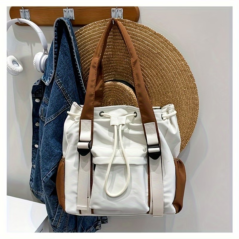 A Large Capacity Two-Tone Tote Bag, And Suitable for Commuting, Made of Nylon, Designed for Women As a Casual Crossbody Bag for Students, Travel, And Shopping.