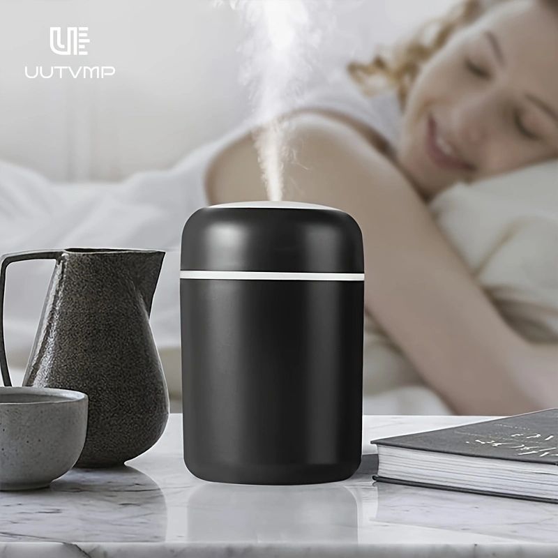 Mini portable humidifier, USB small quiet high-mist humidifier, seven-color ambient light, car and home humidifier.