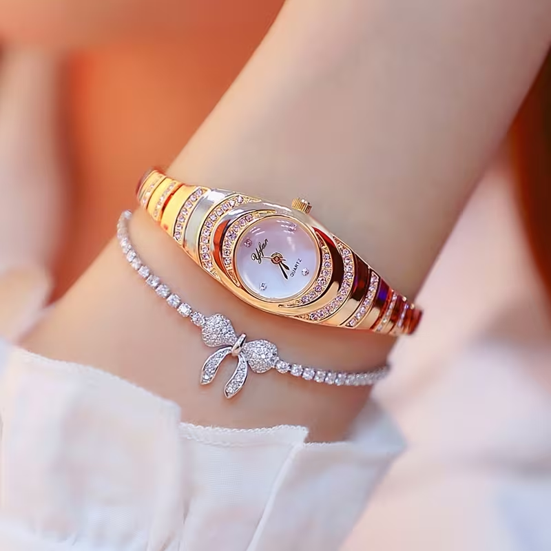 This New Women'S Watch Features a Minimalist Design with a Round Dial Adorned with Water Rhinestone, Making It a Perfect Choice for Everyday Wear And an Ideal Birthday Gift