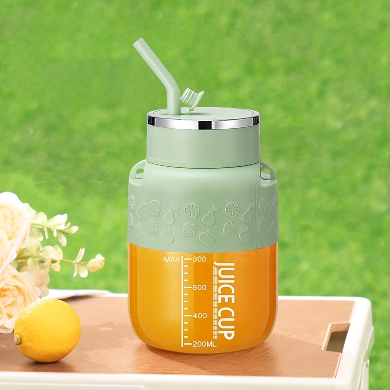 Portable straw jug, large capacity juice cup, multi-functional household juicer cup.