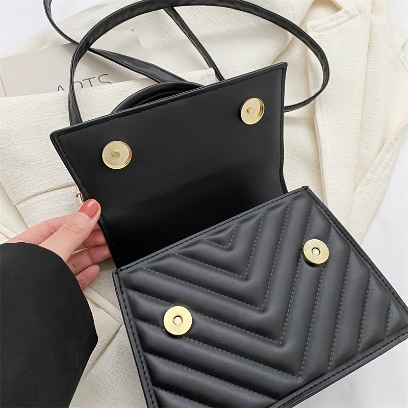 Trendy Chain Bags for Women, New Spring And Summer  Collection, Featuring a Sophisticated Embossed Design, Suitable for Shoulder, Hand, And Crossbody Wear, with Stylish Tassel Pendants