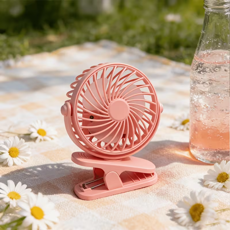A Fan That Can Be Adjusted 720 Degrees, a USB Clip-On Fan, Compact And Portable, Ideal for Outdoor Activities And Use in