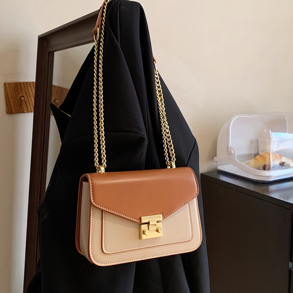 Mini Push Lock Chain Decorative Flap Square Bag, Shoulder Bag, Clutch, Easy And Classic, Stylish Small Bag, Square Bag, for Female Stars, Women, Couple Travel, Work Office, Party, Weekend Getaway, Essential for Travel And Vacations