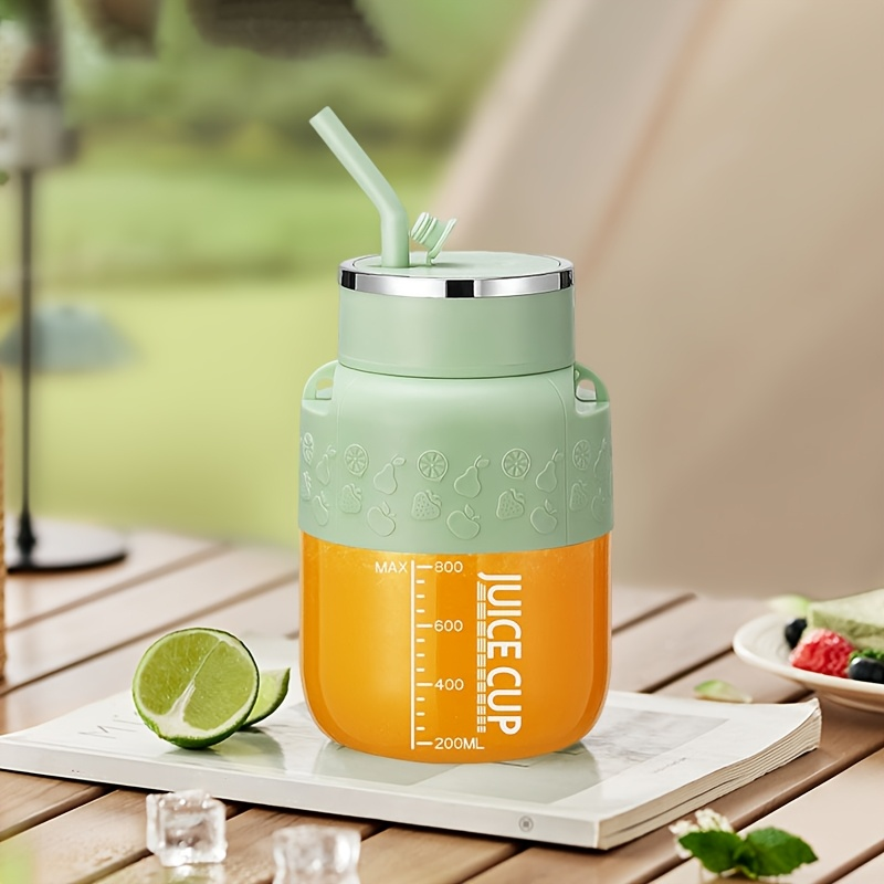 Portable straw jug, large capacity juice cup, multi-functional household juicer cup.