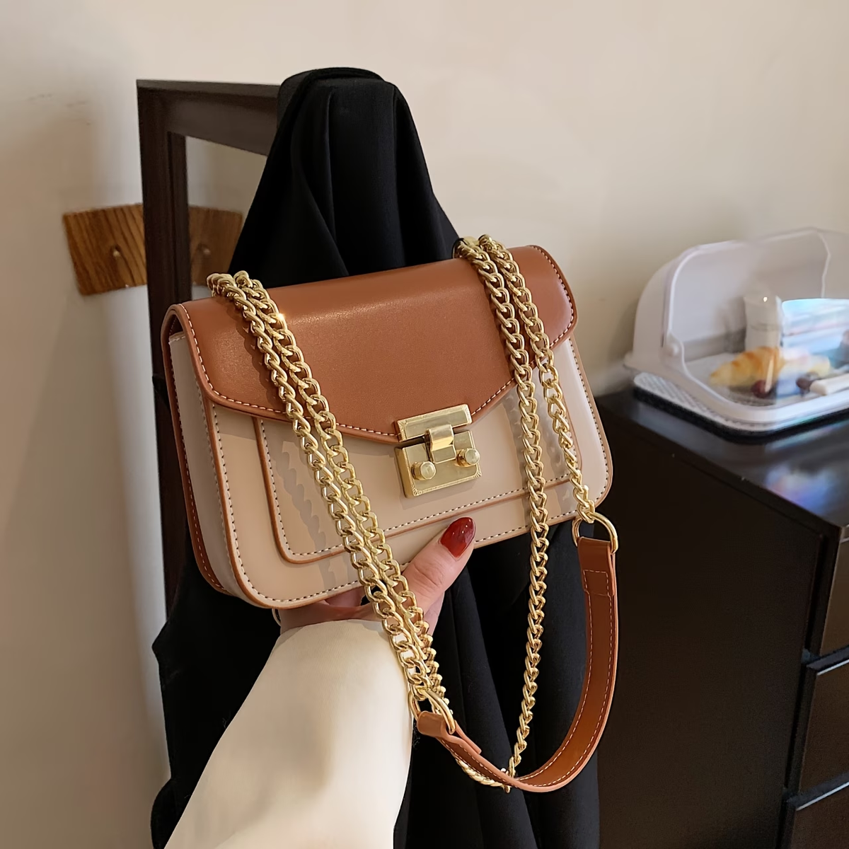 Mini Push Lock Chain Decorative Flap Square Bag, Shoulder Bag, Clutch, Easy And Classic, Stylish Small Bag, Square Bag, for Female Stars, Women, Couple Travel, Work Office, Party, Weekend Getaway, Essential for Travel And Vacations
