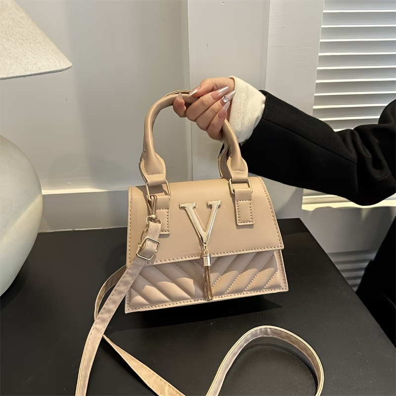 Trendy Chain Bags for Women, New Spring And Summer  Collection, Featuring a Sophisticated Embossed Design, Suitable for Shoulder, Hand, And Crossbody Wear, with Stylish Tassel Pendants