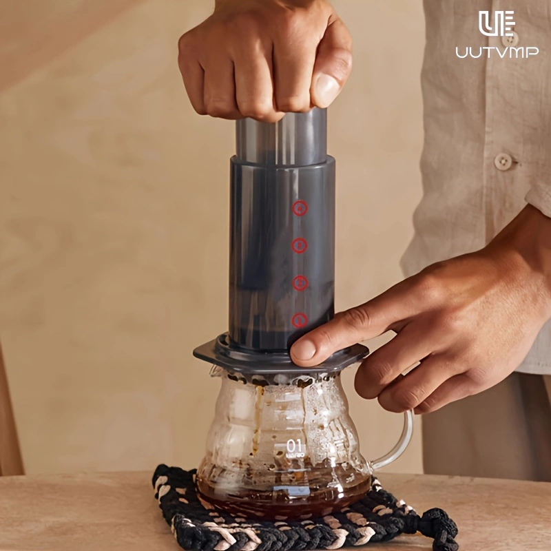 A set of portable hand brewing coffee machine，Includes filter paper and stirring rod