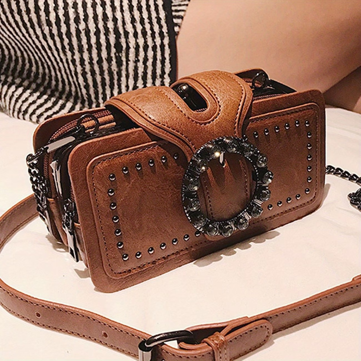 Women's Fashion Vintage Clutch Bag with Studs, Motorcycle Chain Crossbody Bag, Black Phone Pouch, Multi-Layer Flap Small Square Bag