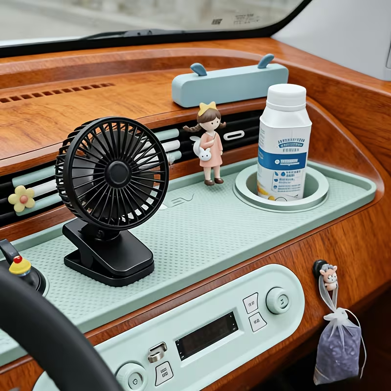 A Fan That Can Be Adjusted 720 Degrees, a USB Clip-On Fan, Compact And Portable, Ideal for Outdoor Activities And Use in