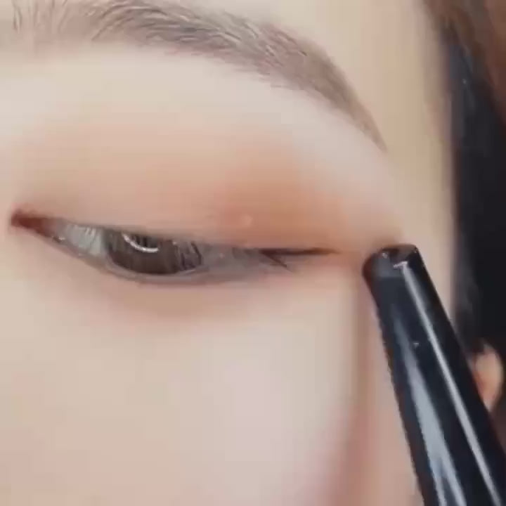 Black Eyeliner Pencil That Is Resistant to Water And Sweat - Durable And Won'T Smudge, Ideal for Striking Eye Makeup, a Great Gift Option